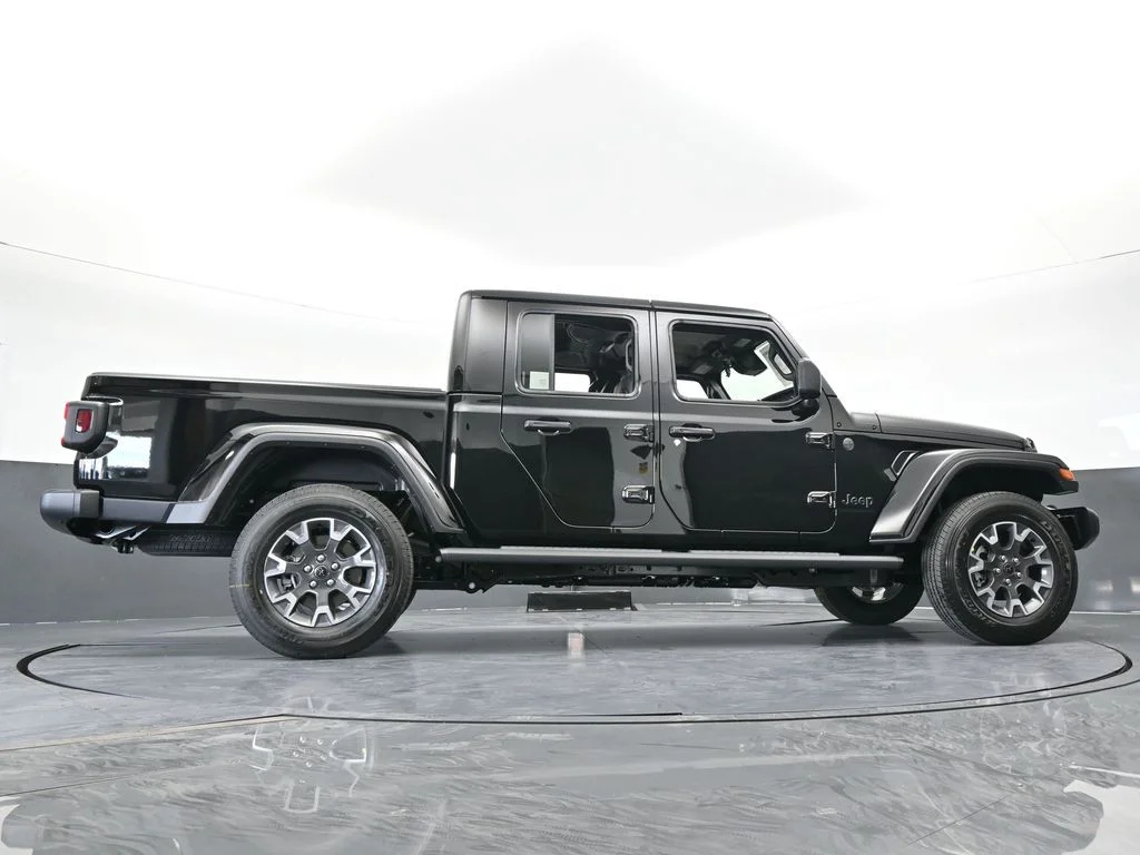 New 2026 Black Clear-Coat Exterior Paint Jeep Sahara image 56
