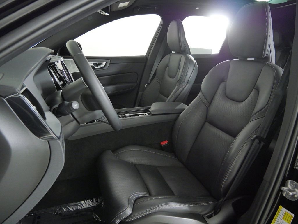 Used 2025 Black Volvo T8 Ultra Black Edition image 35