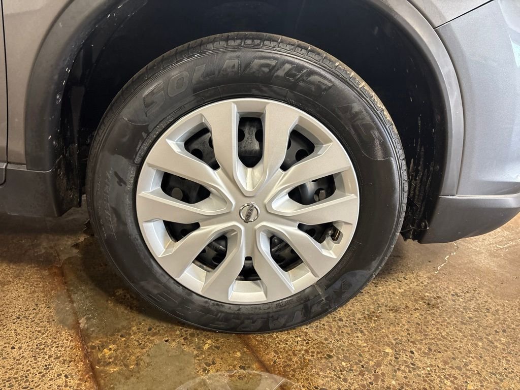 Used 2020 Gray Nissan S image 9