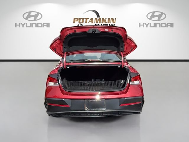Used 2025 Red Hyundai SEL Convenience image 25