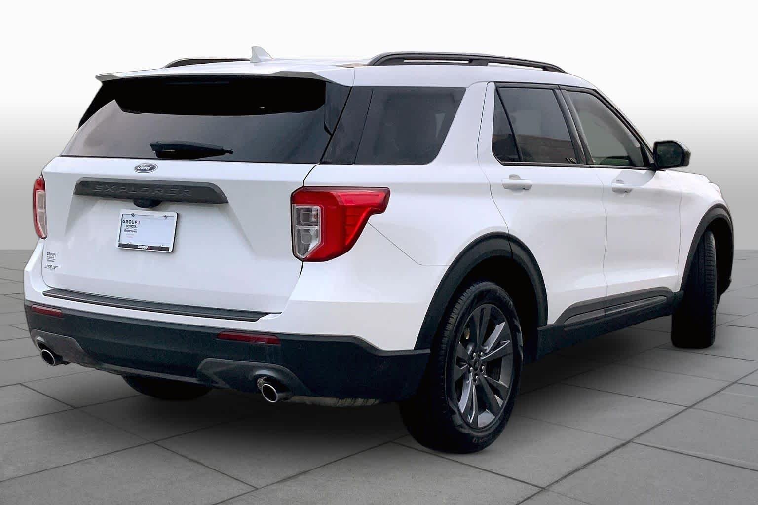 Used 2022 Star White Metallic Tri-Coat Ford XLT image 12