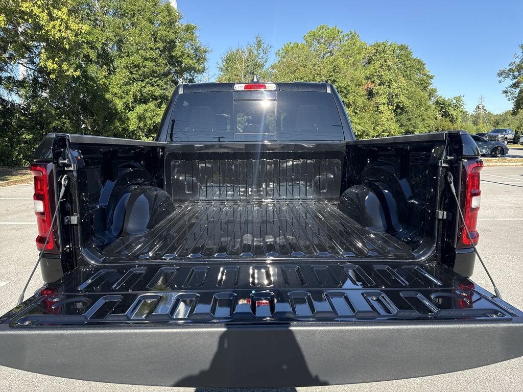 New 2026 Diamond Black Crystal Pearl-Coat Exterior Paint Ram Big Horn/Lone Star image 32