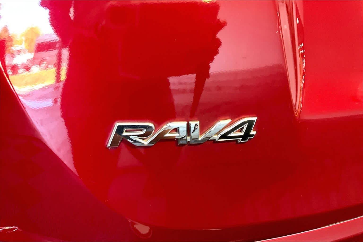 Used 2018 Ruby Flare Pearl Toyota LE image 10