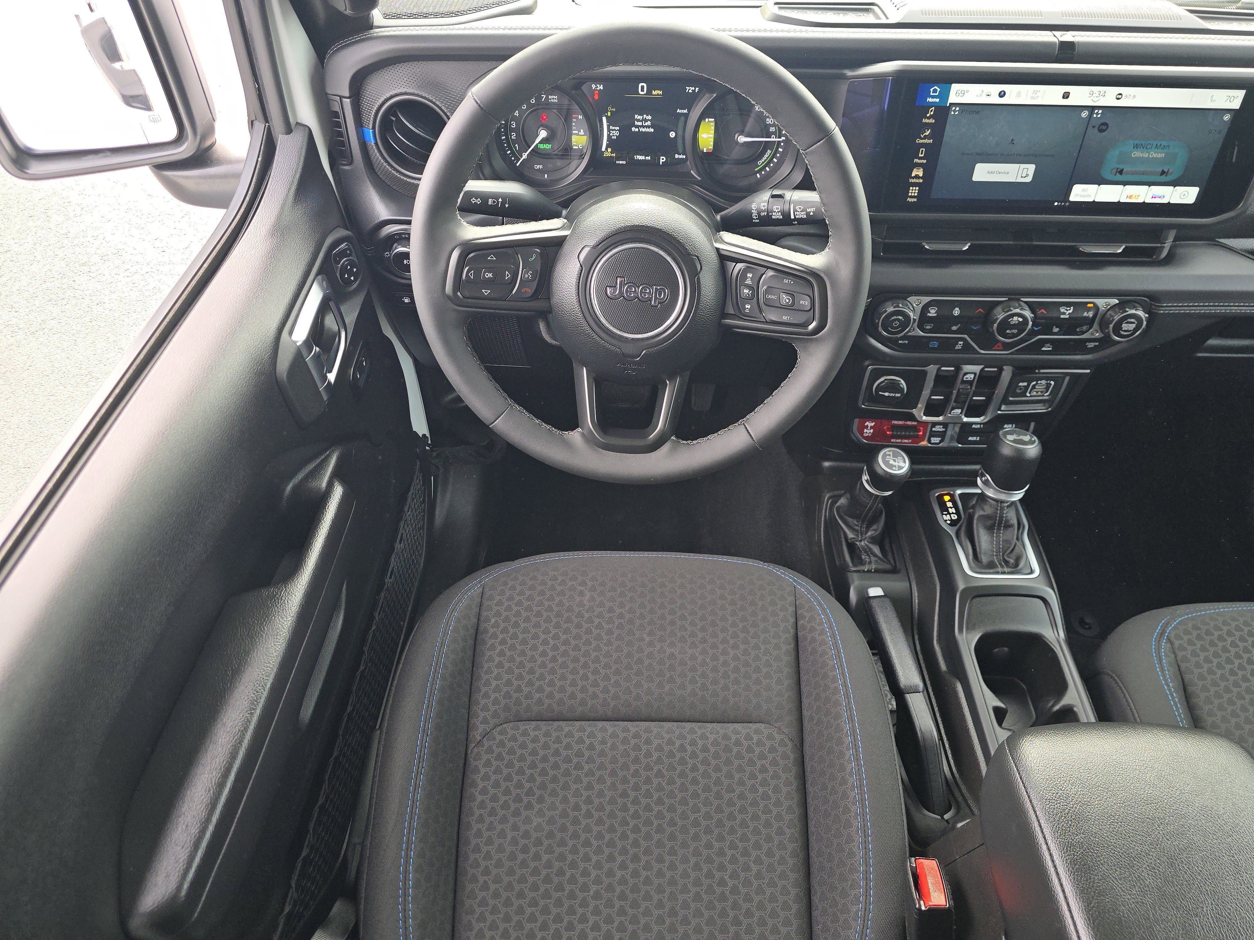 Used 2025 Bright White Clearcoat Jeep Rubicon image 21