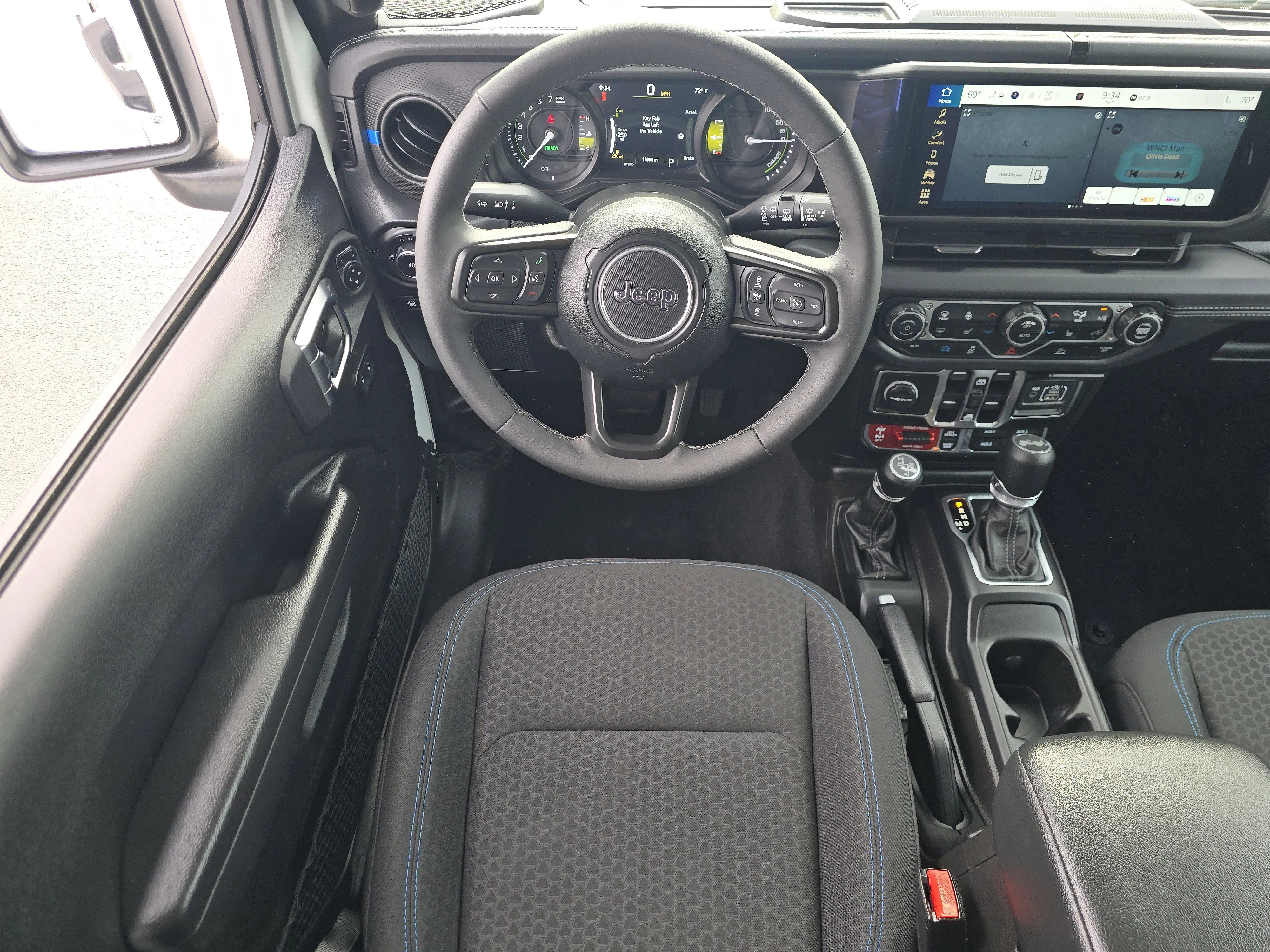 Used 2025 Bright White Clearcoat Jeep Rubicon image 21