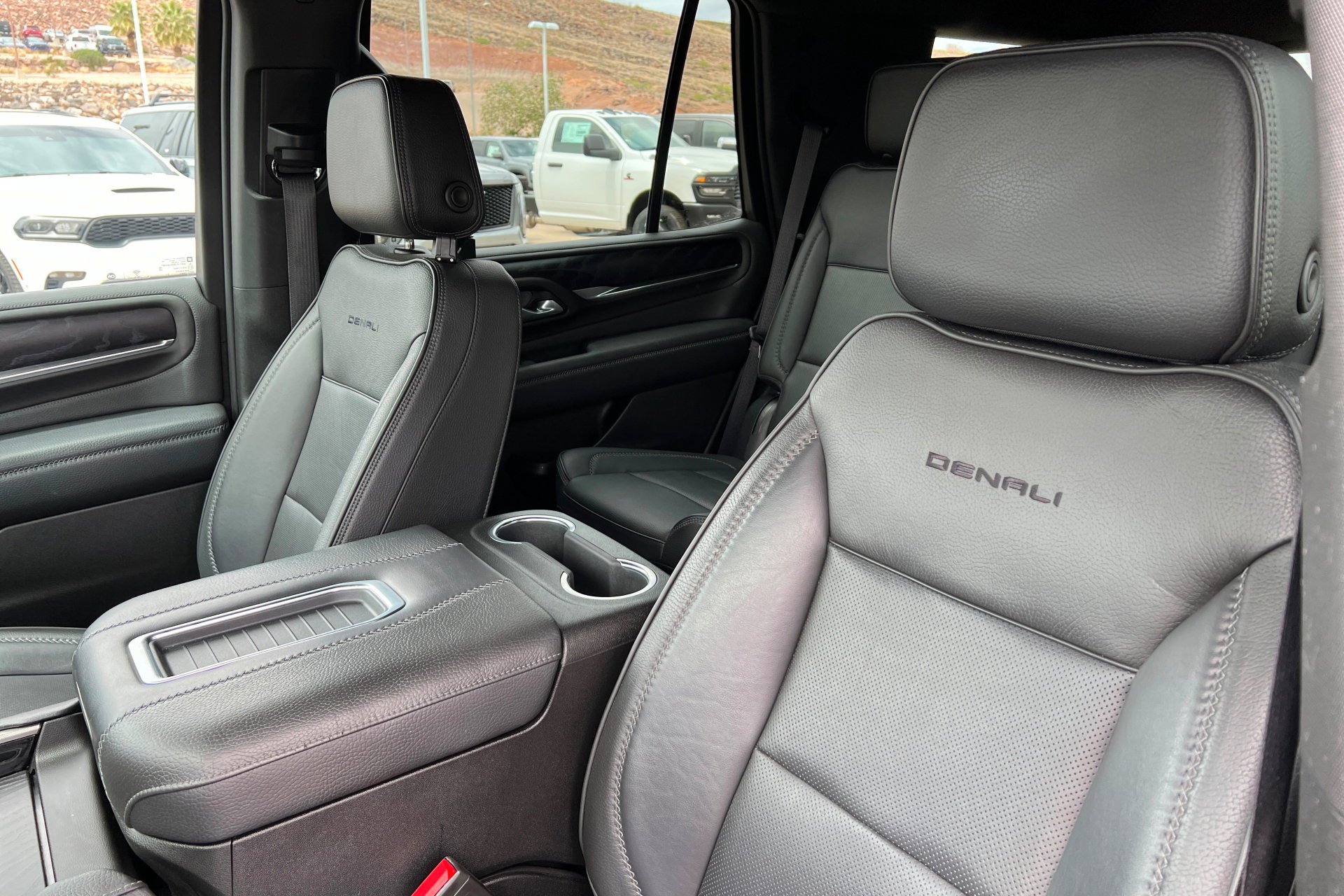 Used 2022 Onyx Black GMC Denali image 17