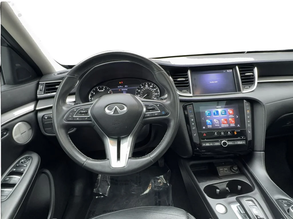 Used 2023 White INFINITI LUXE image 35