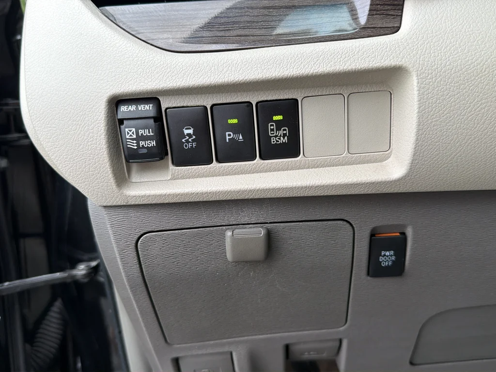 Used 2016 Black Toyota XLE image 40