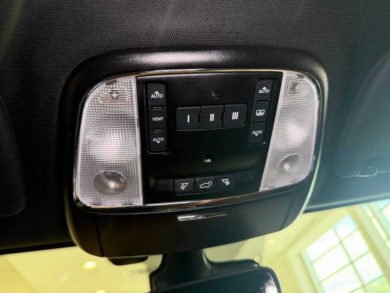 Used 2020 Off-white Jeep Overland image 39