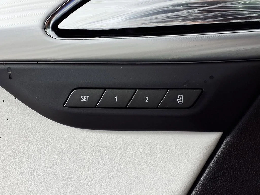New 2026 Iridescent White Tricoat Buick Avenir image 19