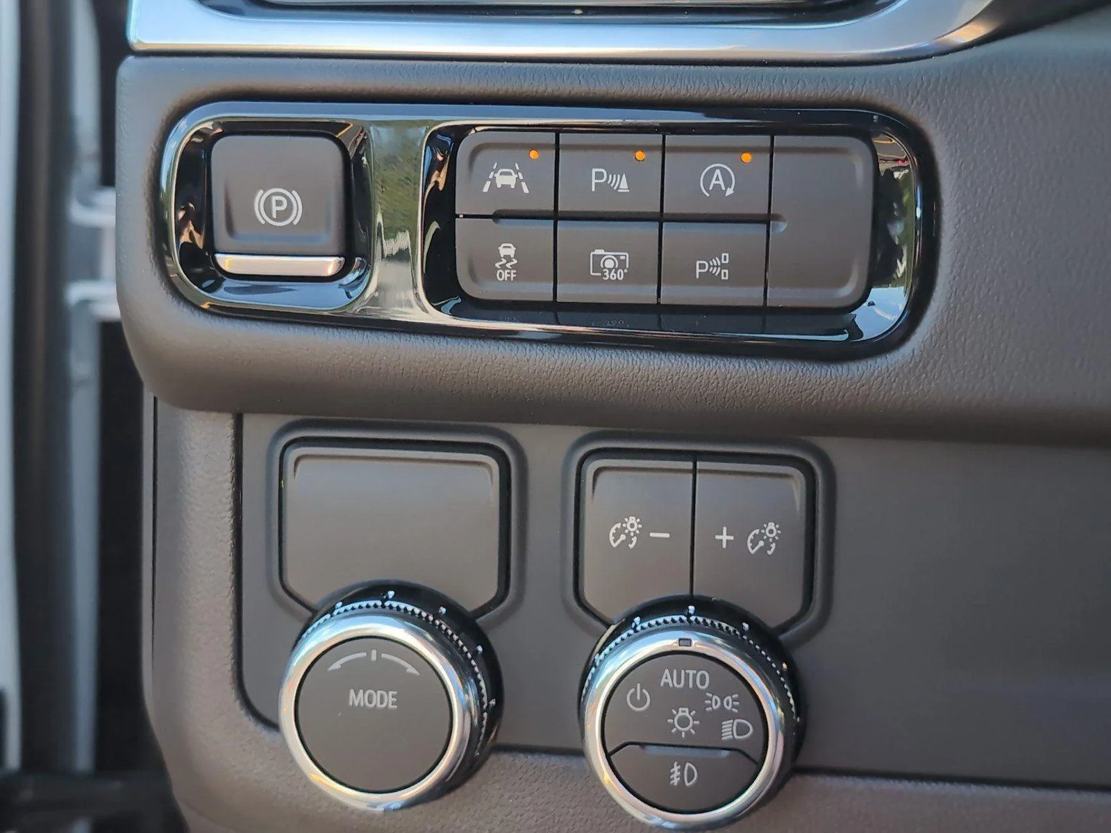 New 2026 Summit White GMC Elevation image 32
