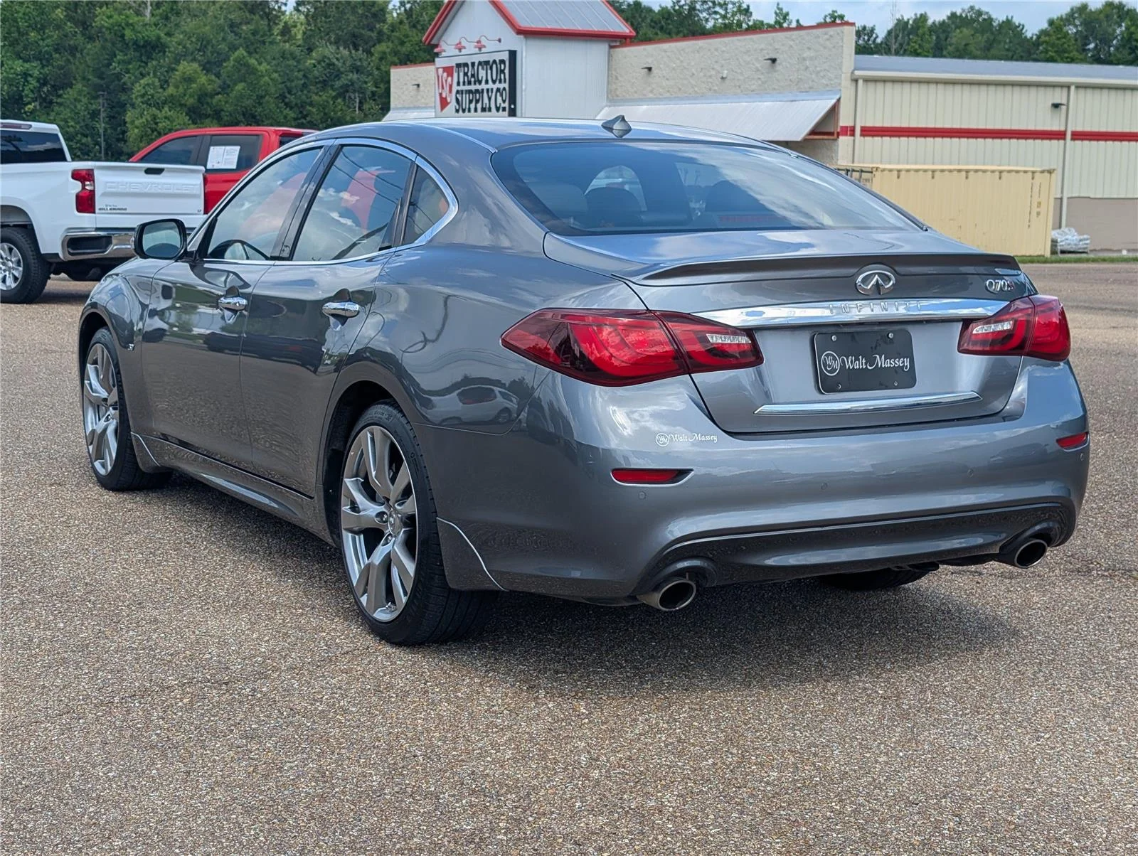 Used 2019 Gray INFINITI 3.7 image 3