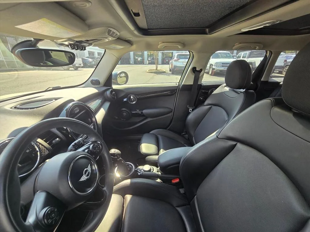 Used 2016 White MINI Base image 4