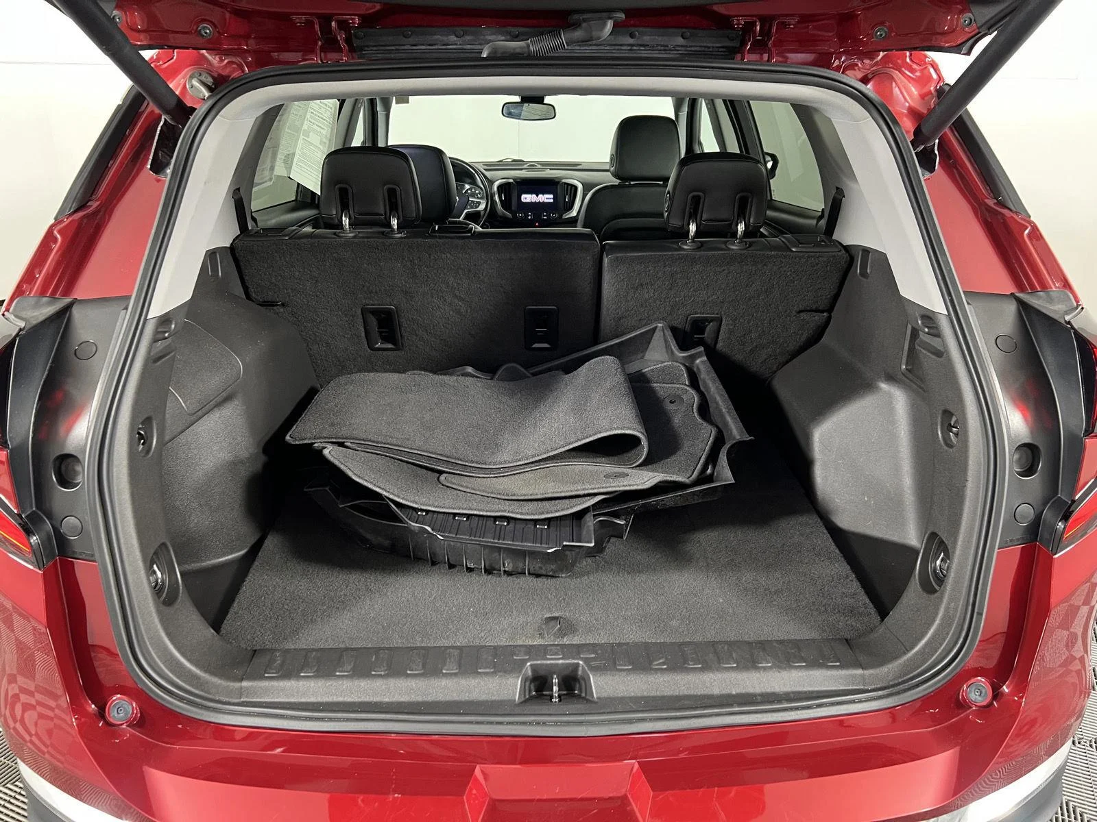Used 2020 RED QUARTZ TINTCOAT GMC SLT image 4