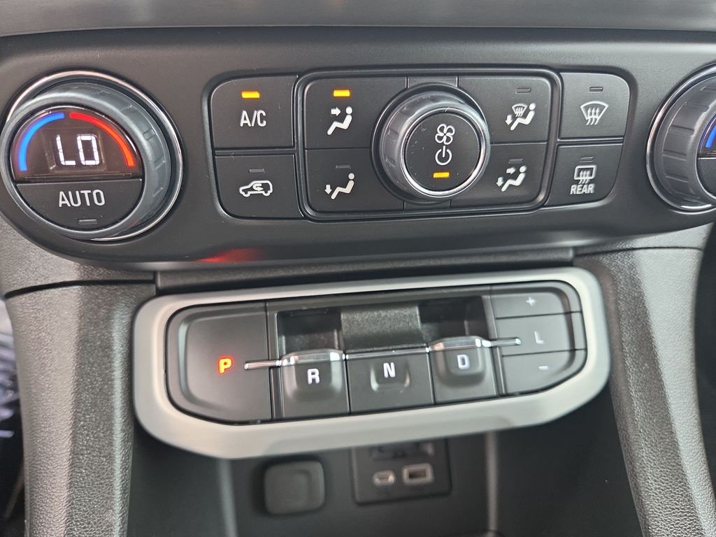 Used 2023 White GMC SLE image 24