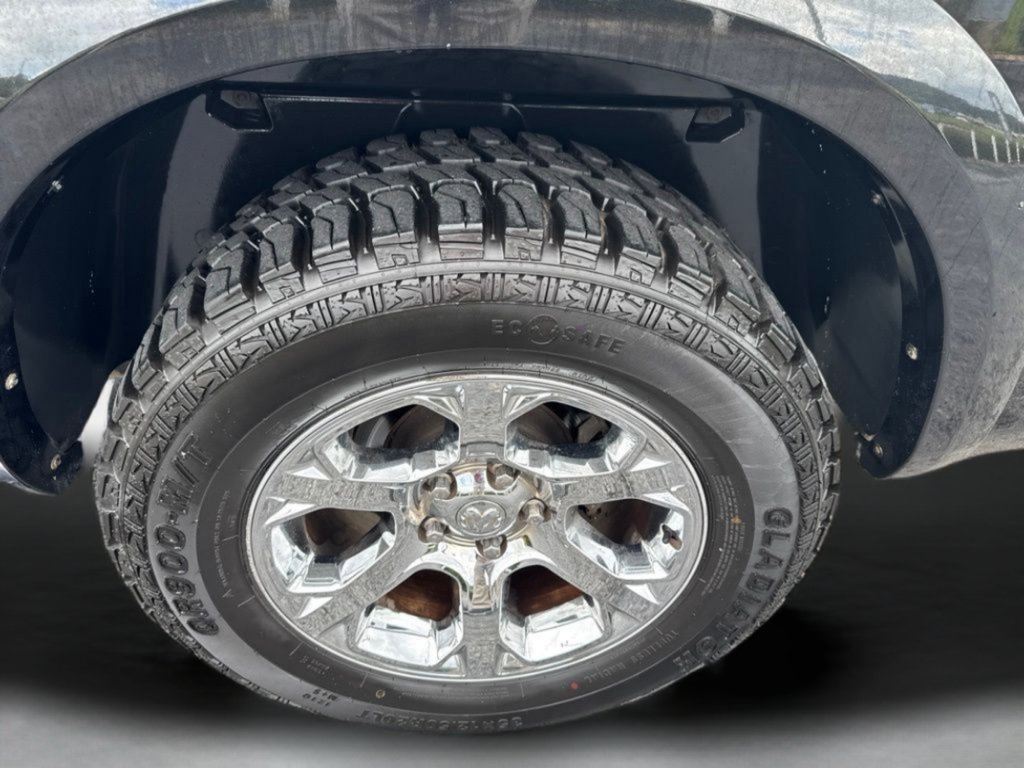 Used 2017 Brilliant Black Crystal Pearlcoat Ram Laramie image 32