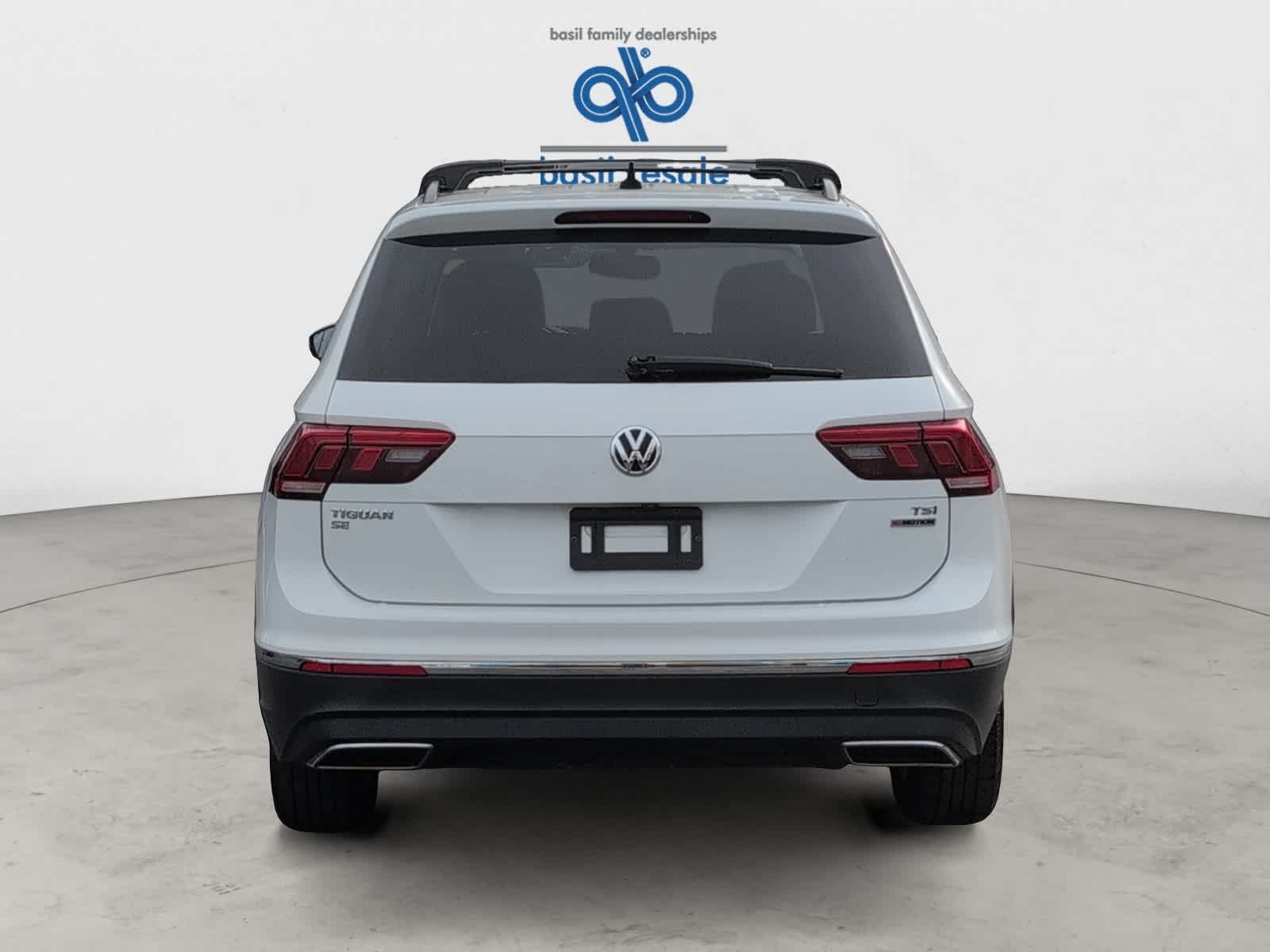 Used 2018 Pure White Volkswagen SE image 8