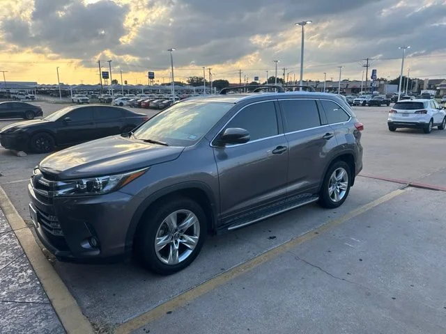 Used 2018 Gray Toyota Limited image 2