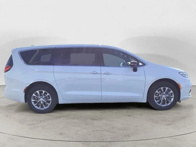 New 2026 Bright White Clearcoat Chrysler SELECT AWD image 7