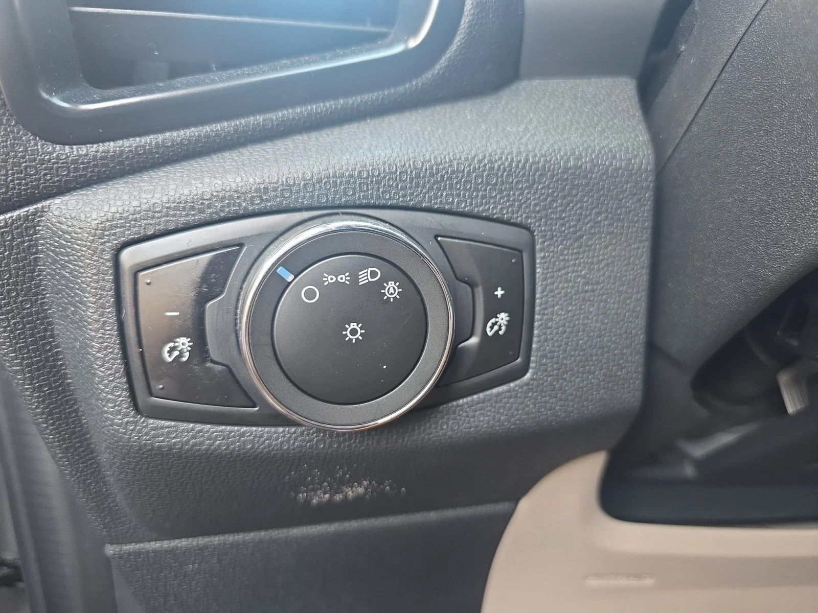 Used 2018 Moondust Silver Metallic Ford S image 24