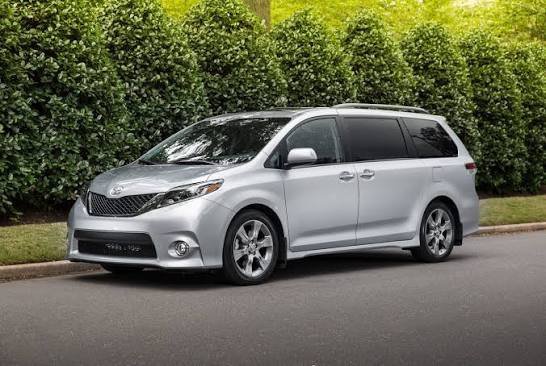 Used 2016 Silver Toyota SE image 11