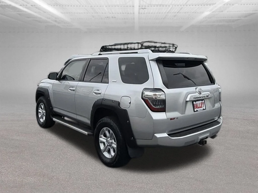 Certified Used 2018 Classic Silver Metallic Toyota SR5 image 10