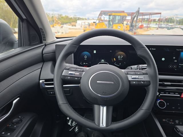 Used 2025 White Hyundai SEL Convenience image 14