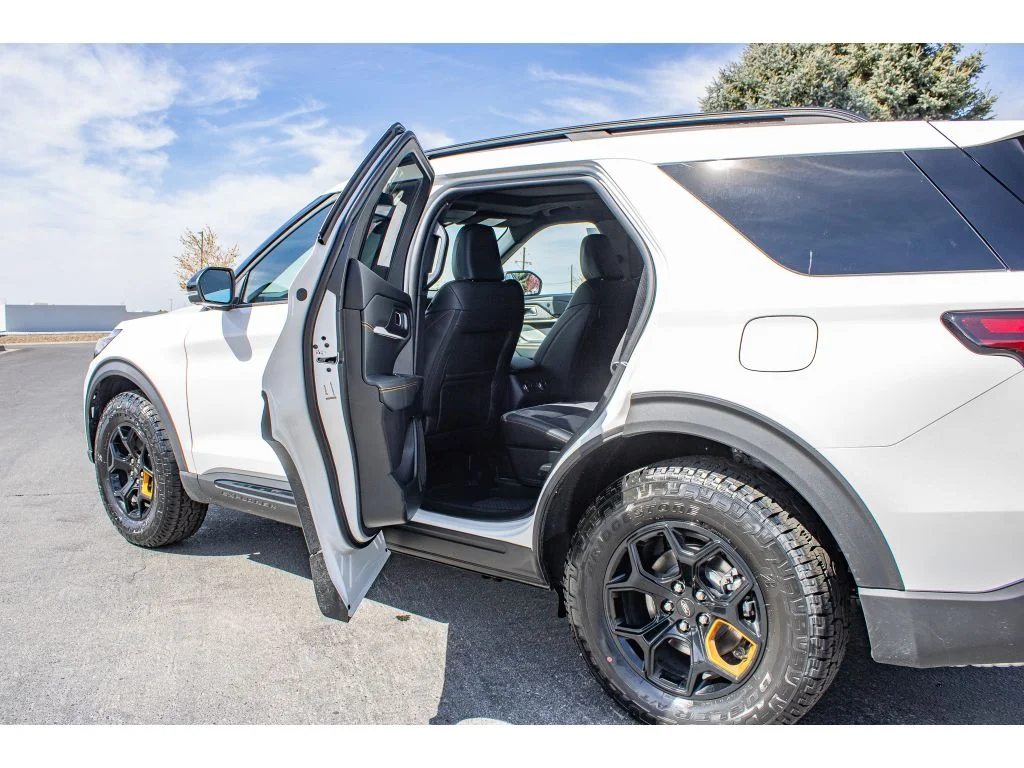 New 2026 STAR WHITE METALLIC Ford Tremor image 33