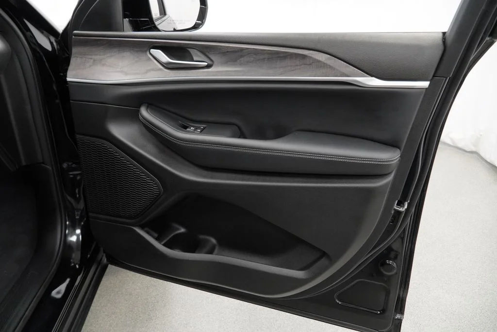Used 2024 Black Jeep Limited image 41