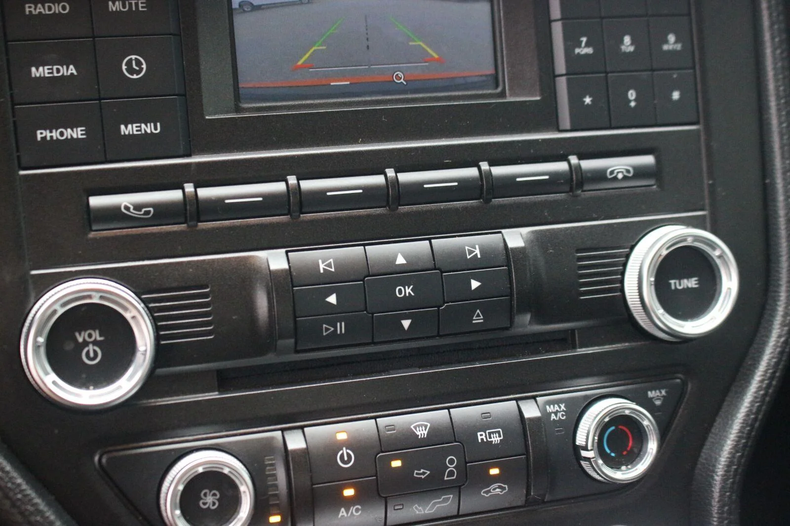 Used 2016  Ford V6 image 25