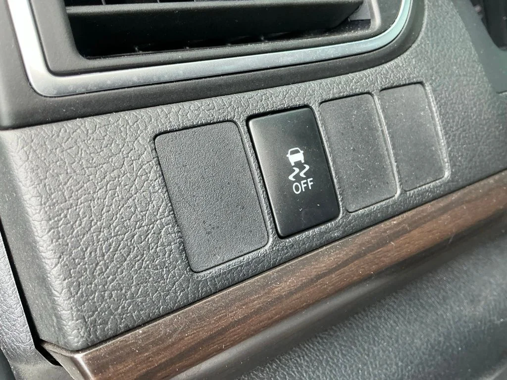 Used 2017 Silver Toyota XLE image 28