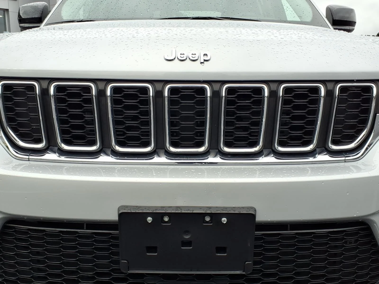 Used 2023 Silver Zynith Jeep Laredo image 13