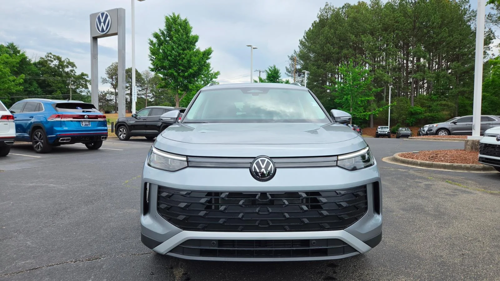 New 2026 Pyrite Silver Metallic Volkswagen SE image 8