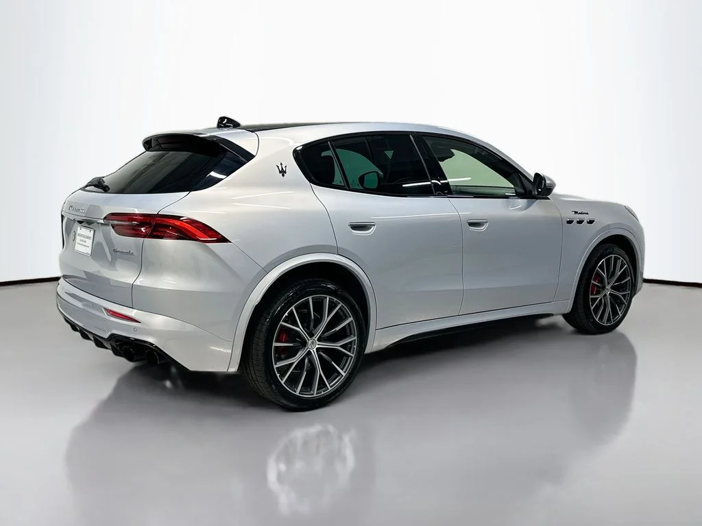 Used 2023  Maserati Modena image 9