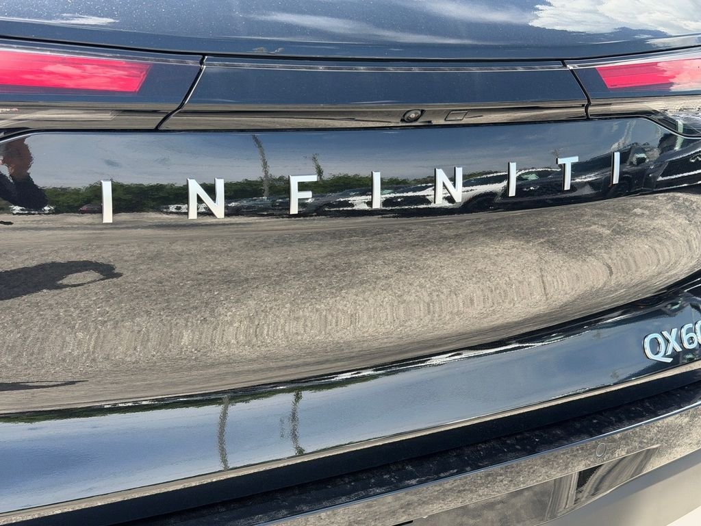 New 2027 MINERAL BLACK INFINITI Luxe AWD image 10