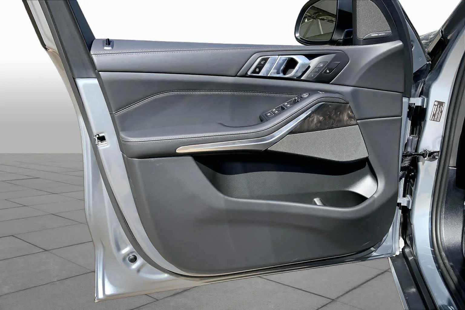 New 2026 Skyscraper Grey Metallic BMW xDrive40i image 10