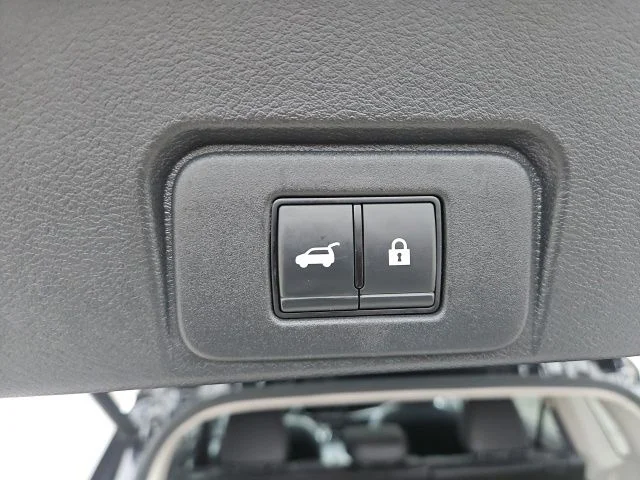 Used 2023 Black Nissan Platinum image 13