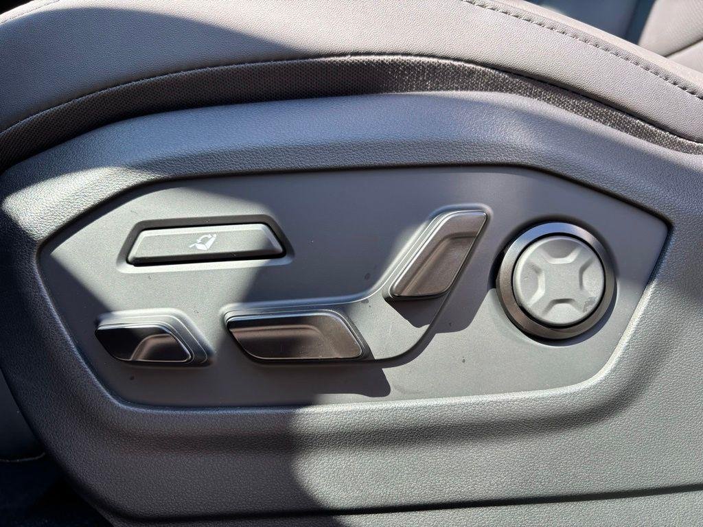 New 2026 Silver Hyundai Calligraphy image 21