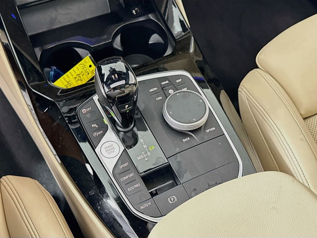 Used 2022 Alpine White BMW sDrive30i image 21