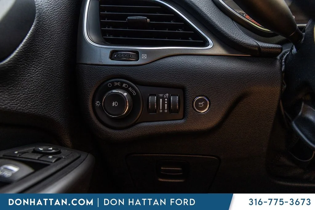 Certified Used 2022 Gray Jeep Latitude Lux image 13