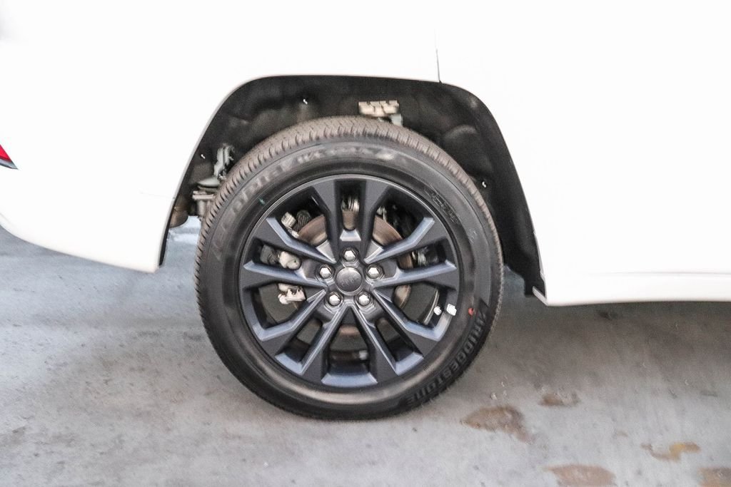 New 2026 Bright White Clearcoat Jeep Limited Reserve image 12