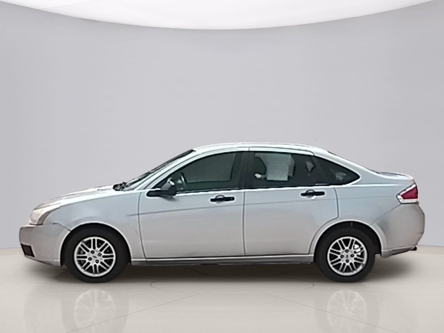 Used 2010 Silver Ford SE image 2
