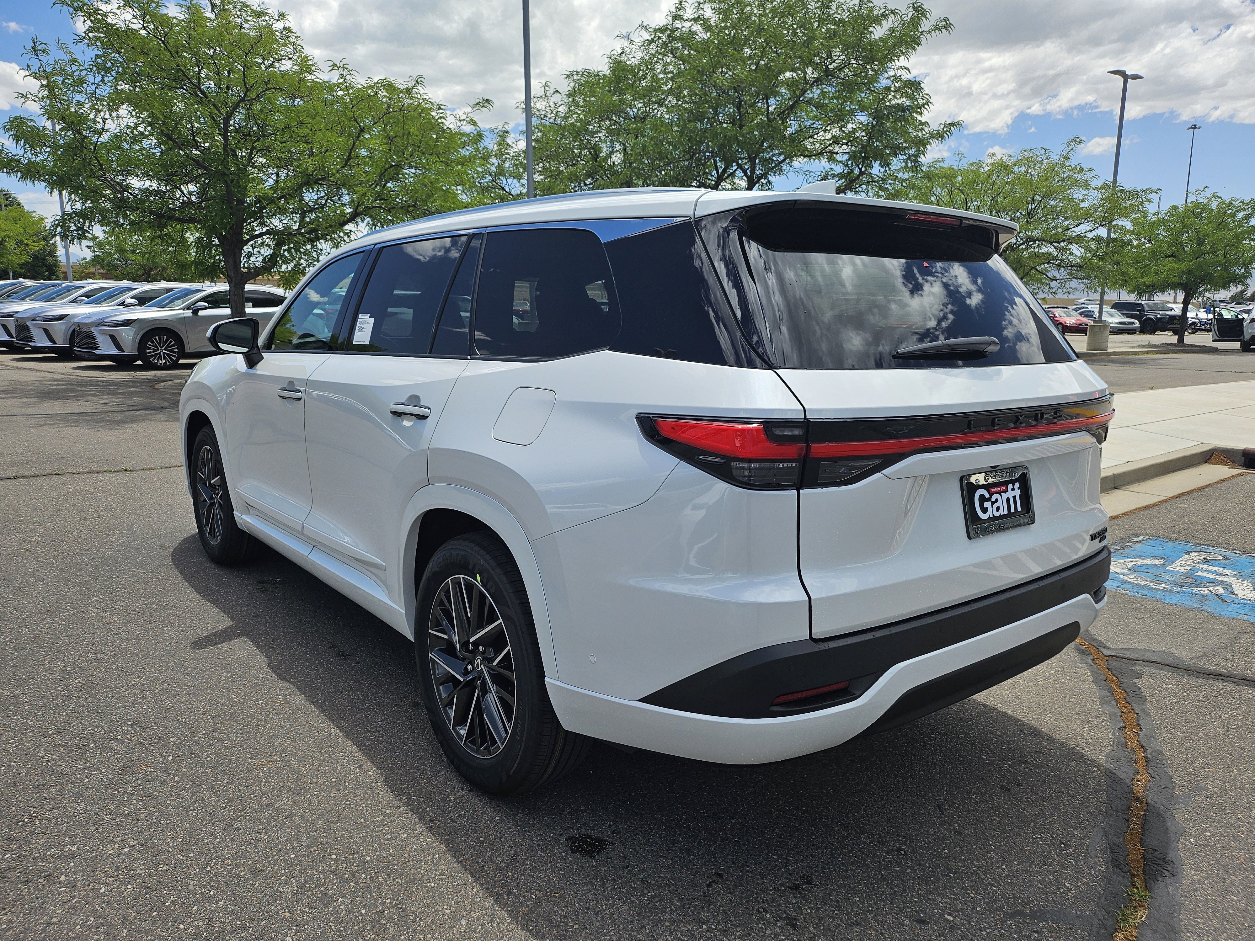 New 2026 Wind Chill Pearl Lexus PREMIUM AWD image 8