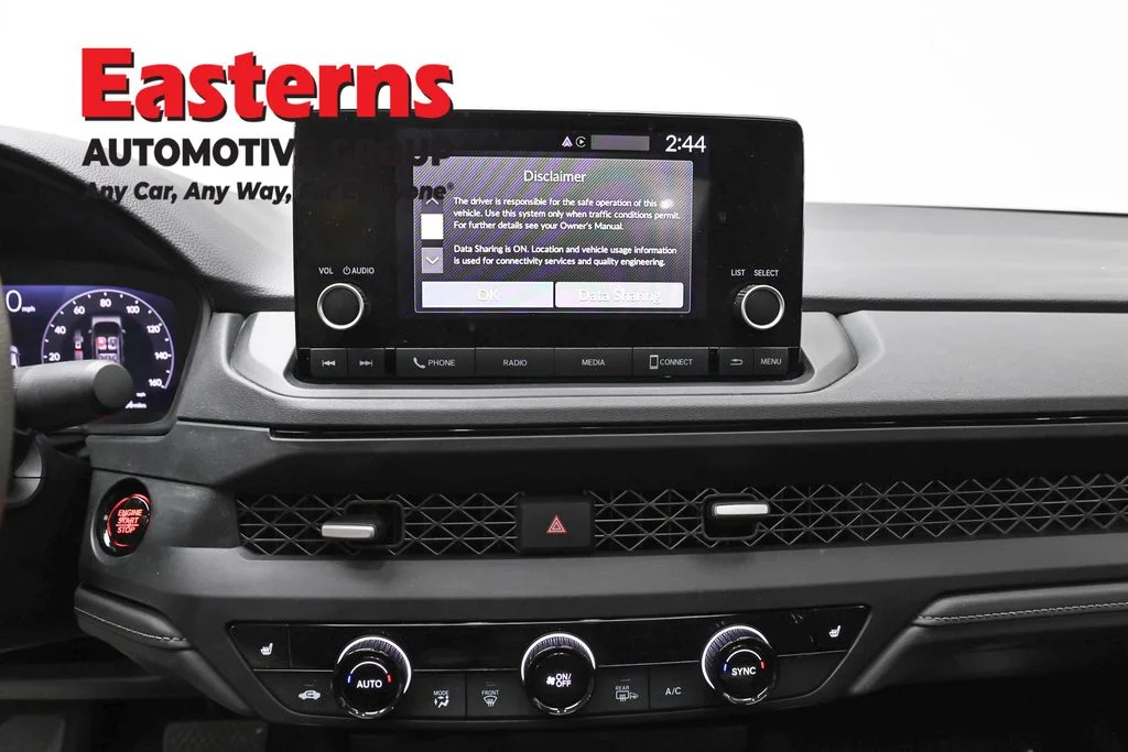 Used 2025 Gray Honda SE image 12