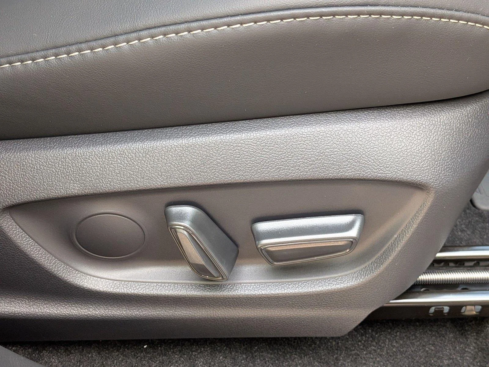 Used 2025 Oxygen White Toyota Limited image 37