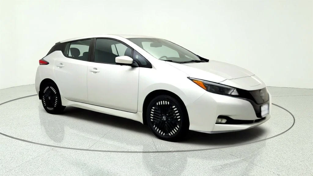 Used 2023 Brilliant Silver Metallic Nissan SV PLUS Hatchback w/ 212-Mile Range & ProPILOT Assist image 3