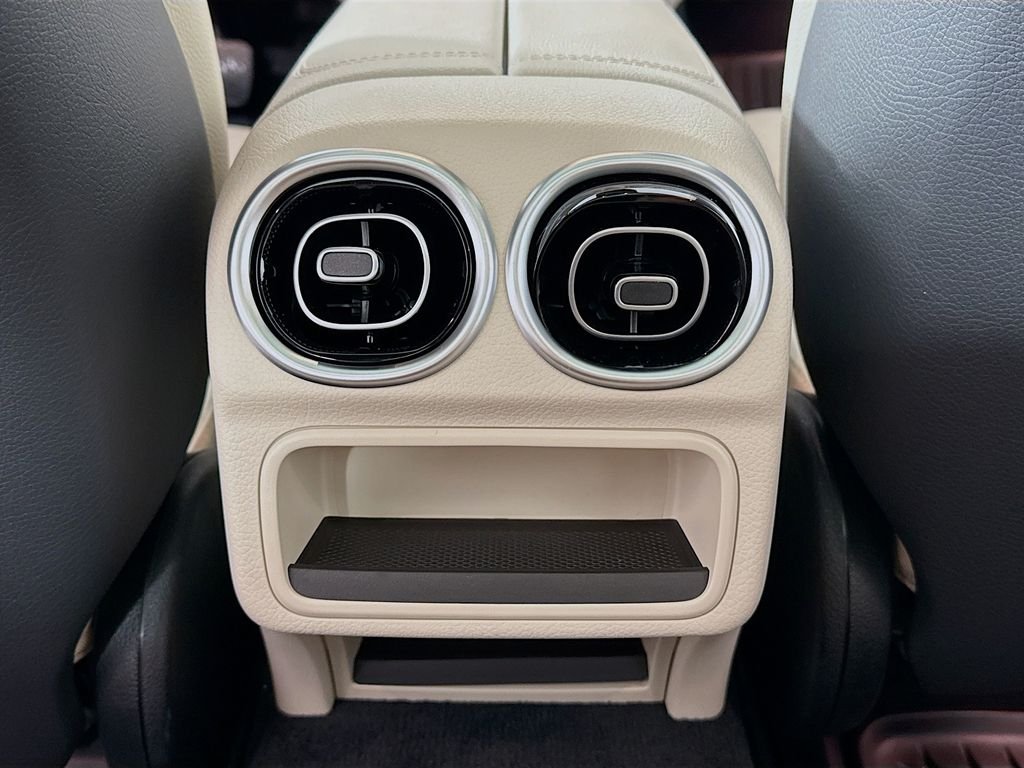 2025 Mercedes-Benz C-Class Sedan C 300 - Photo 26