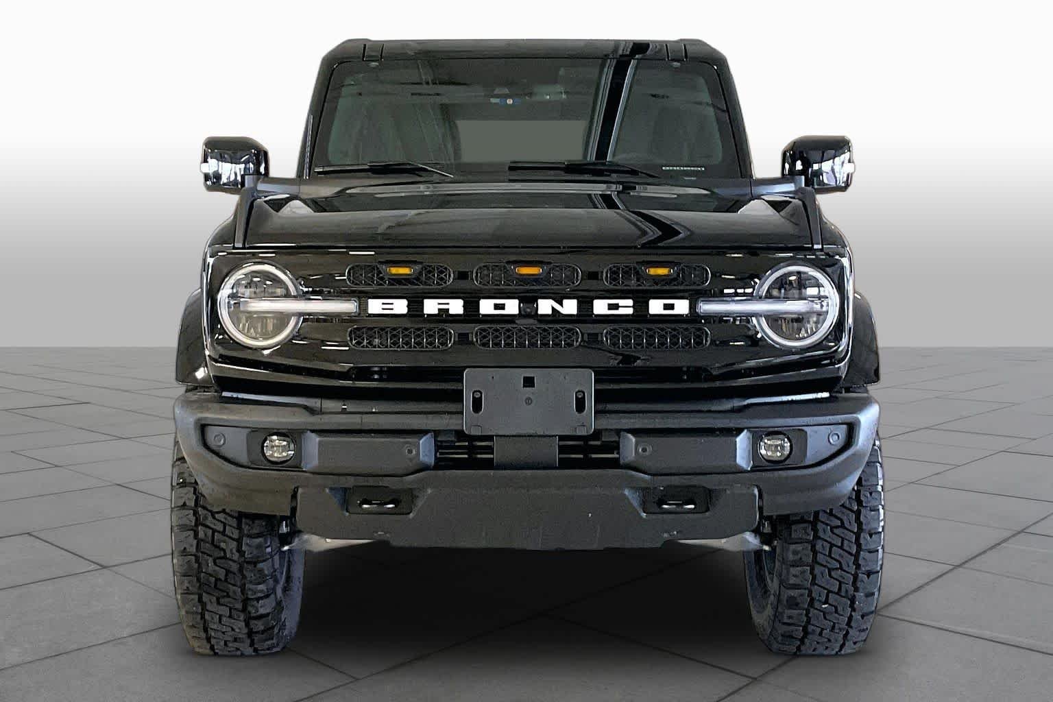 Used 2025 Shadow Black Ford Outer Banks image 3
