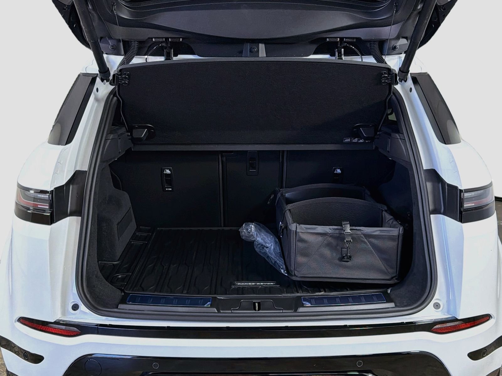 New 2026 Fuji White Land Rover Hoxton Edition image 29