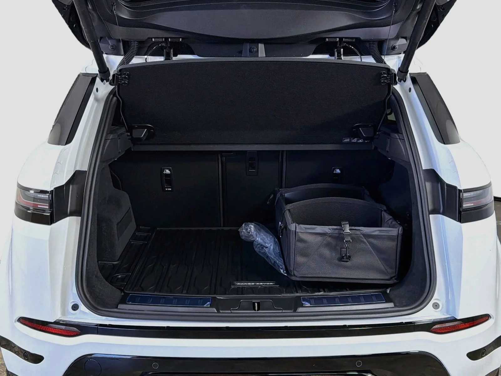 New 2026 Fuji White Land Rover Hoxton Edition image 29